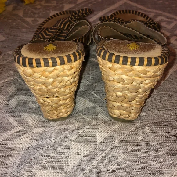 Volatile Wedge Sandal - Picture 6 of 8